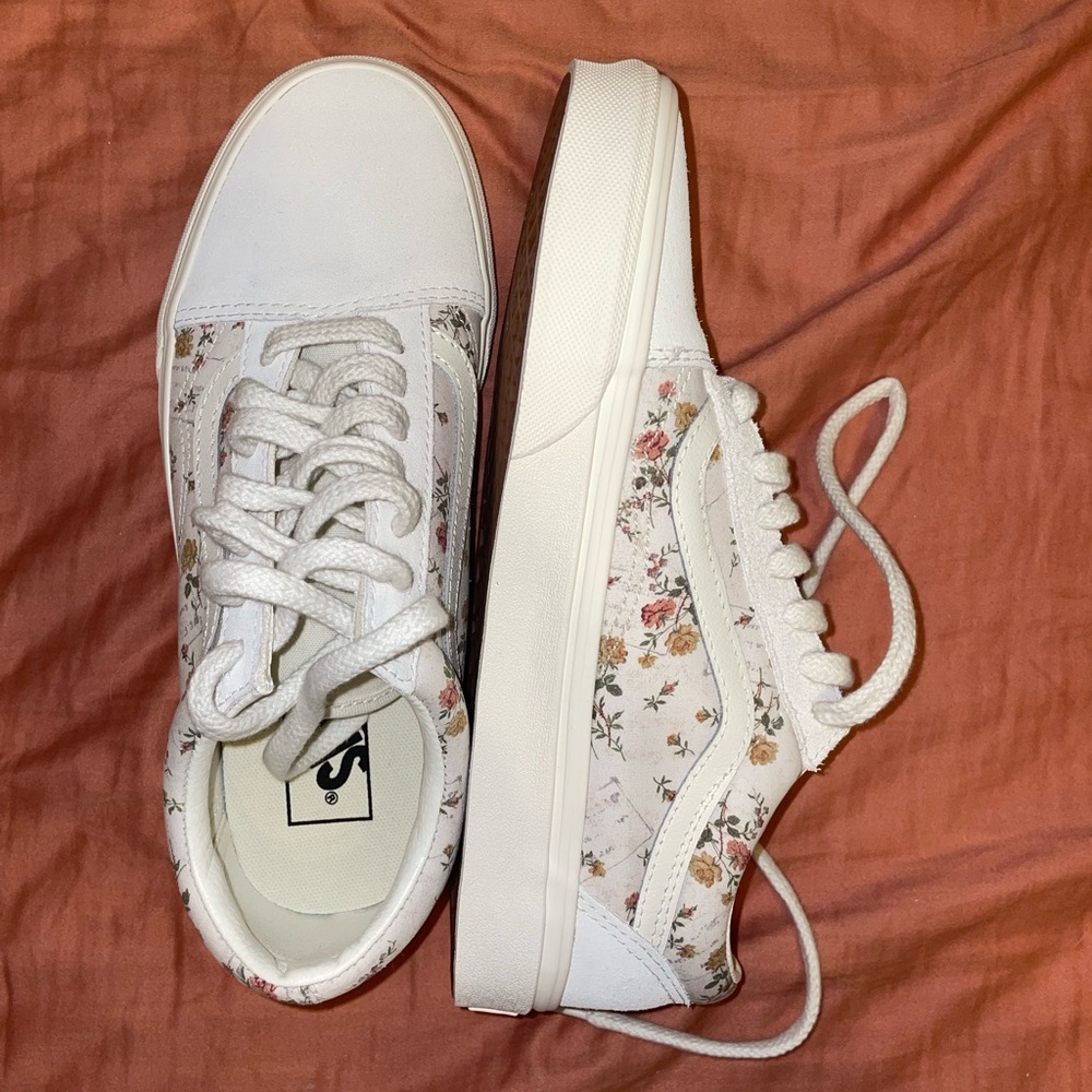 BRAND NEW White floral pattern Vans